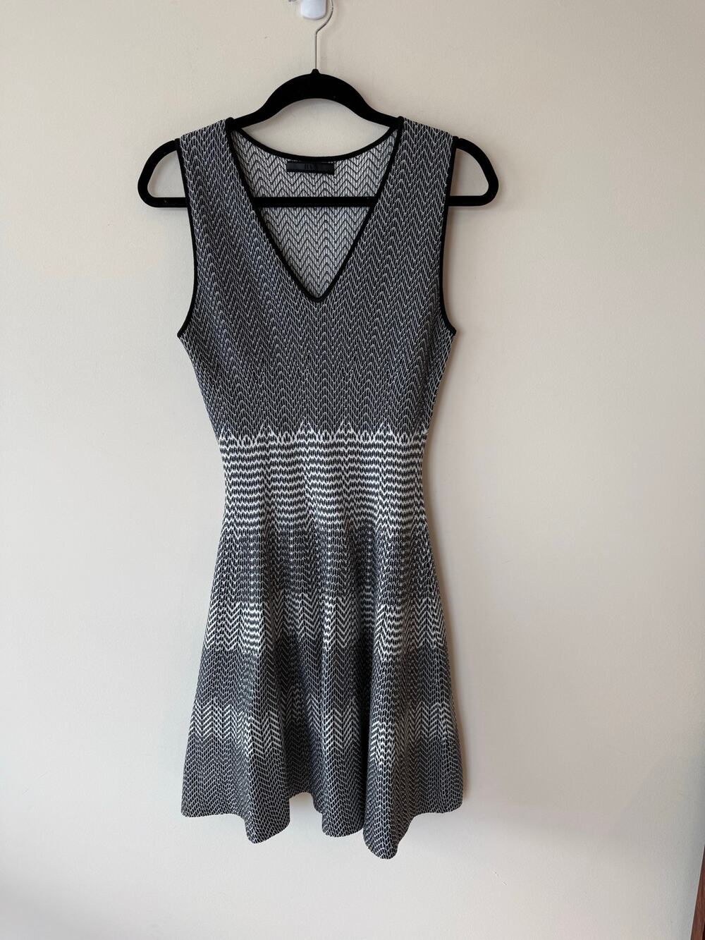 RVN Fit & Flare Mini Dress Women's SZ M Black Monochrome Chevron V-Neck Knitted